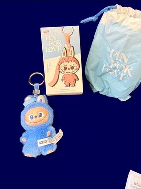 Pop Mart Pin For Love- Letter O